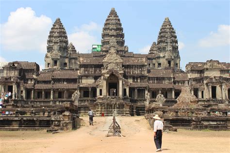 A Guide to Angkor Wat, Cambodia .